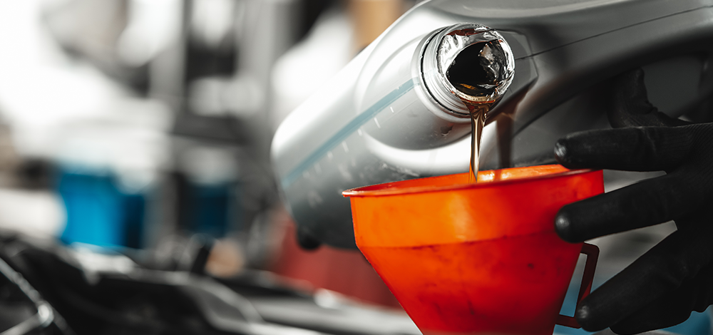 Howard Fleet and Tire Service oil changing services.